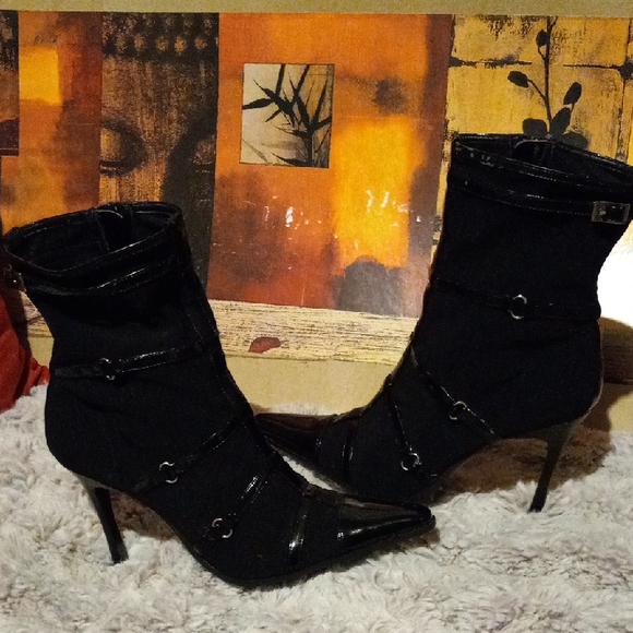 Pulse Black Heeled Boots for Women - Picture 3 of 4